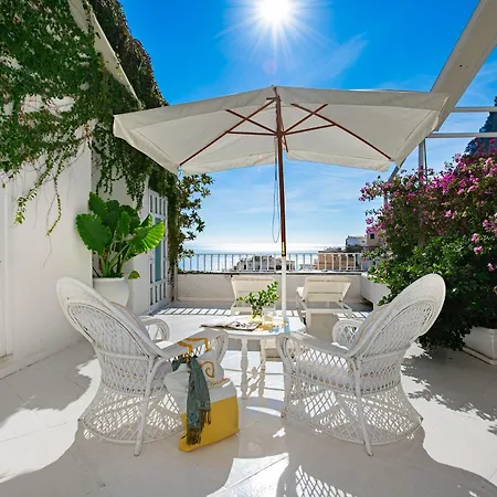 Yiara Bed & Breakfast 2*