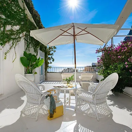 Yiara Bed & Breakfast 4*