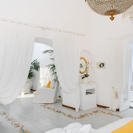 Yiara 2* Positano