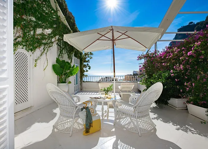 Yiara Bed & Breakfast 4*